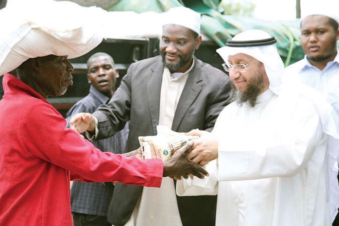 جانب من توزيع الاغاثات العاجلة على سكان ملاوي﻿