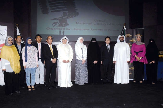 السفير الياباني وعميد عمادة خدمة المجتمع والتعليم المستمر واعضاء لجنة التحكيم يكرمون الفائزينمحمد خلوصي﻿