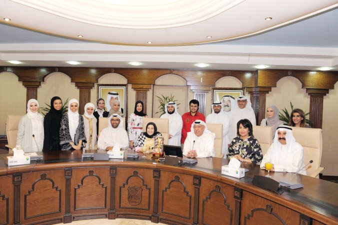 دحياة الحجي ودعبدالرحيم ذياب ودسهام القبندي والمحكم دعبدالله الفيلكاوي واعضاء الوفد المرافق﻿