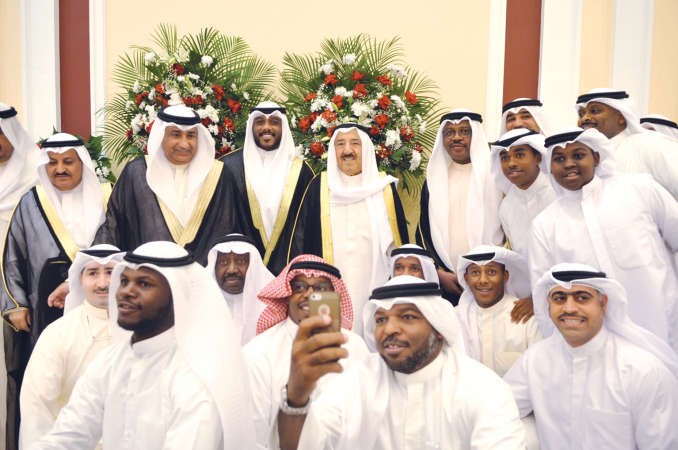 صاحب السمو الامير الشيخ صباح الاحمد ومحمد شرار يباركان