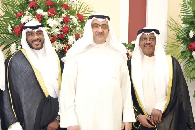 طلال الغانم يبارك للمعرس ووالده سعد فرج