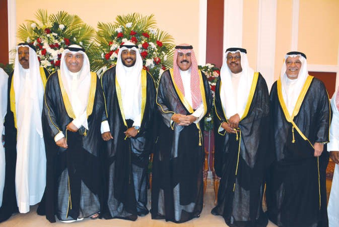 سمو ولي العهد الشيخ نواف الاحمد والشيخ علي الجراح يباركان