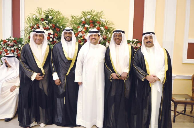 الشيخ صباح ناصر صباح الاحمد والشيخ دعيج الخليفة يباركان