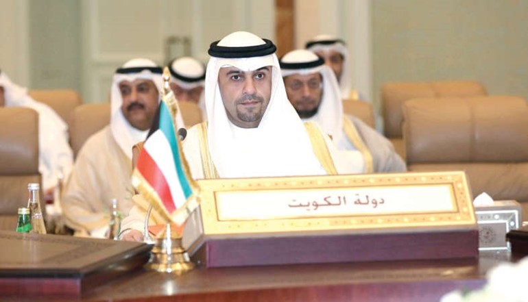 وزير المالية ووزير التجارة والصناعة بالانابة انس الصالح مترئسا وفد الكويت في الاجتماع﻿