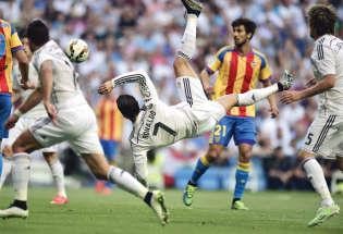 فالنسيا يفرش طريق «الليغا» لبرشلونة