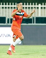 مهاجم كاظمة باتريك هداف الدوري