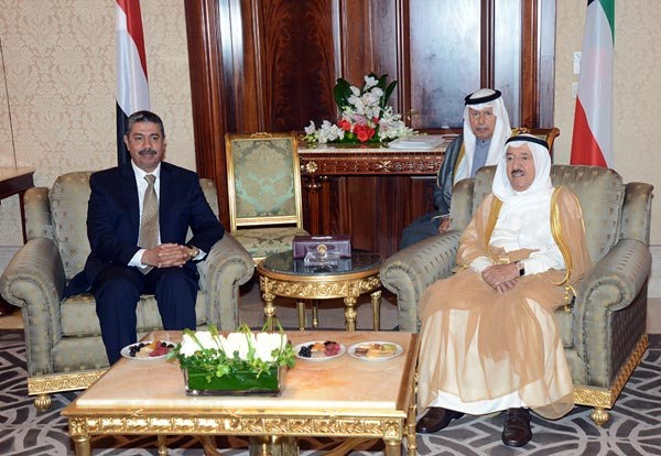صاحب السمو الامير لدى استقباله نائب الرئيس اليمني امس