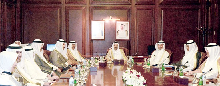 صاحب السمو الامير الشيخ صباح الاحمد خلال ترؤسه الاجتماع الاستثنائي لمجلس الوزراء بحضور سمو ولي العهد الشيخ نواف الاحمد ورئيس مجلس الامة مرزوق الغانم وسمو رئيس الوزراء الشيخ جابر المبارك وعدد من الوزراء﻿