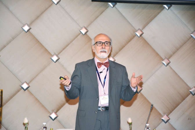 استاذ الصيدلة في جامعة هارفرد د سام سليك﻿