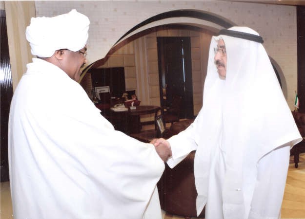 الفريق اول متقاعد احمد الرجيب مستقبلا السفير السوداني 
