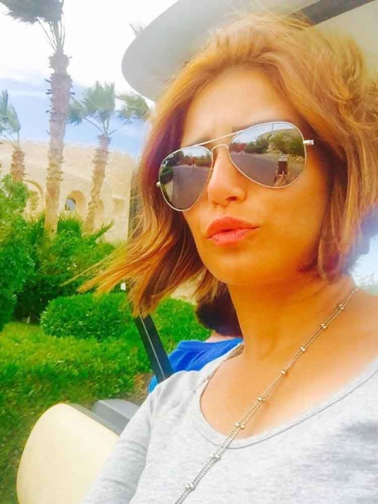 صورة: منة فضالي تتحول إلى شقراء بلوك جديد
