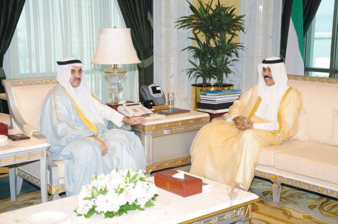 سمو نائب الامير وولي العهد خلال استقباله احمد المليفي﻿
