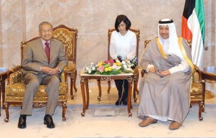 سمو الشيخ جابر المبارك مستقبلا رئيس وزراء ماليزيا الاسبق﻿﻿دمهاتير محمد ﻿