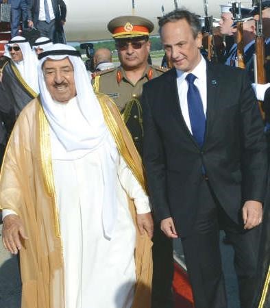 صاحب السمو الامير الشيخ صباح الاحمد والسفير الشيخ سالم العبدالله﻿