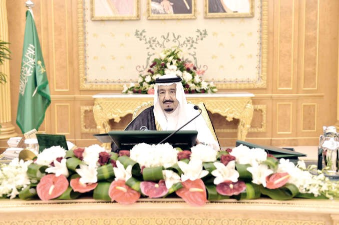 خادم الحرمين الشريفين الملك سلمان بن عبدالعزيز خلال ترؤسه لجلسة مجلس الوزراء امس واس