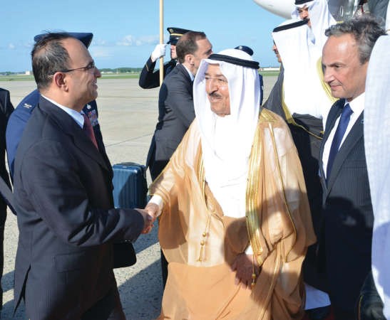 صاحب السمو الامير الشيخ صباح الاحمد لدى وصوله الى قاعدة اندرو في بداية زيارته الرسمية لاميركا امس ﻿