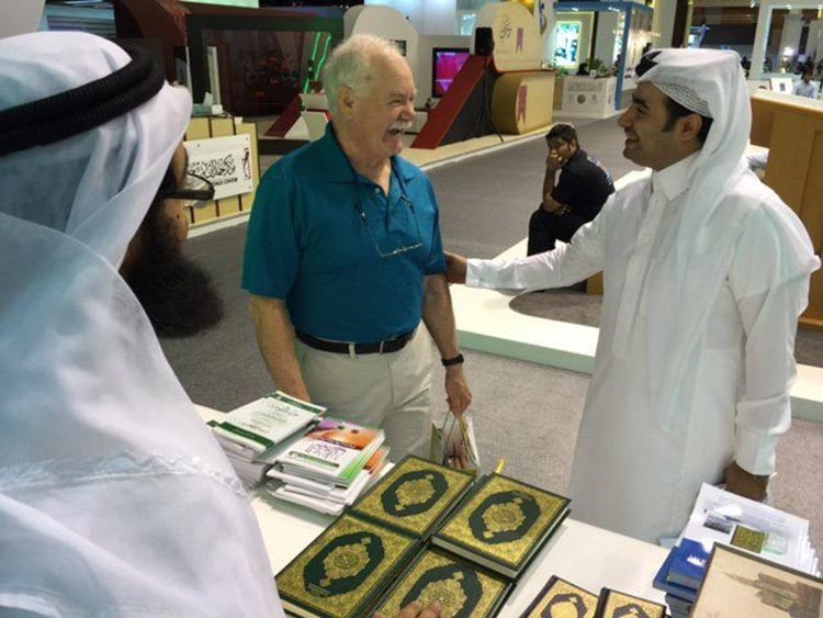 بالصور.. بريطاني يبحث عن مصحف والسعودية تلبي طلبه