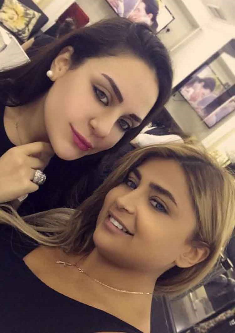 بالصور.. ابنة هيفاء وهبي تأسر القلوب بجمالها من داخل صالون تجميل في الكويت