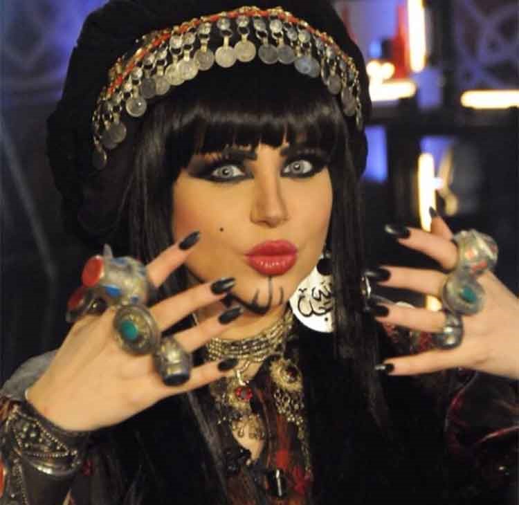 بالصور.. حليمة بولند تظهر بإطلالة مرعبة في برنامجها الجديد