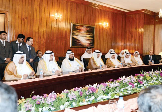الرئيس الغانم والوفد البرلماني المرافق له اثناء المحادثات الرسمية مع الجانب الباكستاني