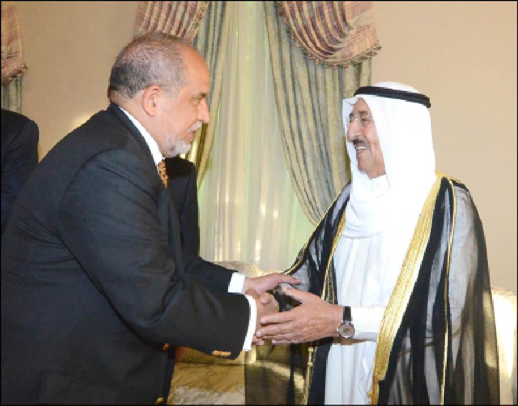 صاحب السمو الامير مرحبا باحد الحضور