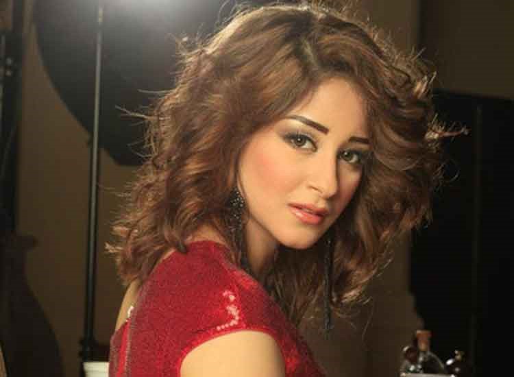 بالصور.. أسيل عمران: علاقتي بزوجي معرضة للكسر.. ويصالحني بالورد والزبادي