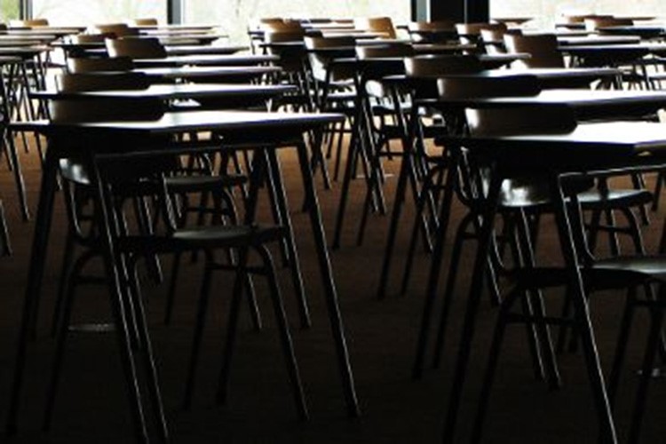 "كل واحد يبص فى ورقته"..وفاة مدرس بسبب الطلاب في لجنة الامتحان