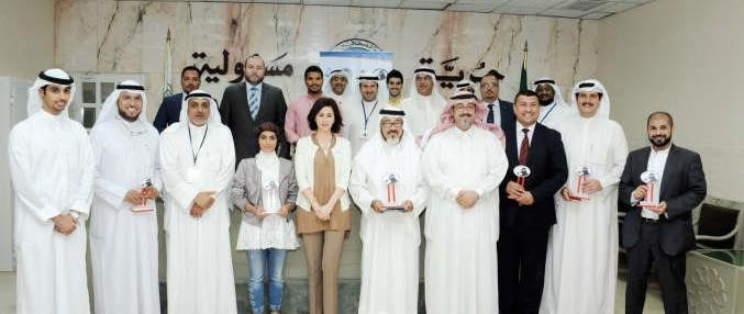 الشيخة الزين الصباح ومستشار الادارة العامة الزميل يوسف عبدالرحمن والزميل جاسم كمال ووليد الفاضل وعدد من اعضاء فريق الغوص مع ممثلي الجهات المكرمةانور الكندري﻿