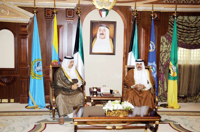 سمو نائب الامير وولي العهد الشيخ نواف الاحمد مستقبلا سمو رئيس الوزراء الشيخ جابر المبارك﻿