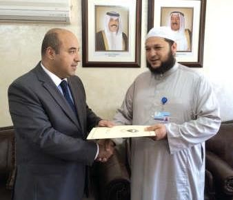  خالد الزعابي يسلم شيك التبرع لاحدى الجمعيات الخيرية الاردنية 
﻿