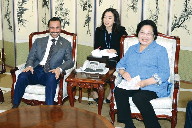 رئيس مجلس الامة مرزوق الغانم مع رئيسة لجنة الصداقة الكوريةالكويتية ايل دونغ كيم﻿
