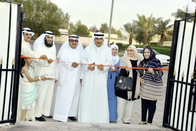 د مطر المطيري وعلي الرومي ومنيرة الفضلي وفاطمة الملا وناصر العمار خلال افتتاح حديقة الخالدية﻿