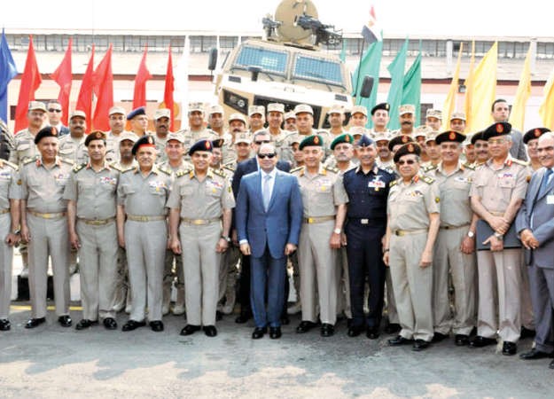 الرئيس المصري عبد الفتاح السيسي خلال افتتاحه امس لاعمال تطوير عدد من مصانع القوات المسلحة 
