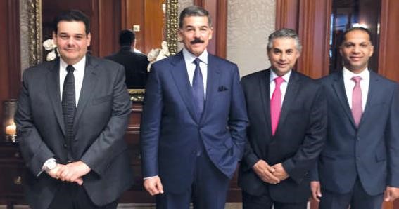 الشيخ محمد الخالد مستقبلا رئيس واعضاء المكتب الامني في واشنطن﻿