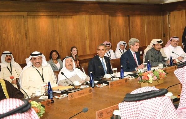 صاحب السمو الامير الشيخ صباح الاحمد والرئيس الاميركي وصاحب السمو الشيخ تميم بن حمد والشيخ صباح الخالد وجون كيري والشيخ محمد الخالد وسوزان رايس