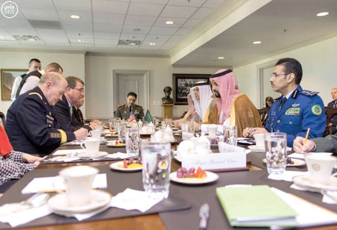 جانب من اجتماع صاحب السمو الملكي الامير محمد بن سلمان ولي ولي العهد السعودي معوزير الدفاع الاميركي اشتون كارتر بمقر وزارة الدفاع بواشنطن	 واس ﻿