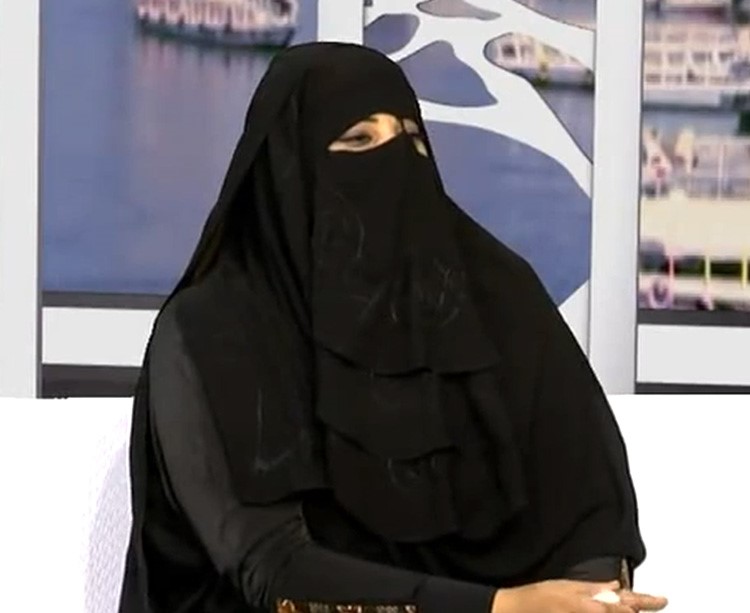 بالفيديو.. منتقبة: "في جن لابسني وكان بيننا معاشرة زوجية".. شاهد رد المذيعة