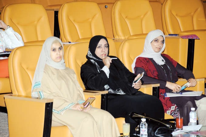 الزميلة انوار التنيب مع بعض الحضور	انور الكندري﻿