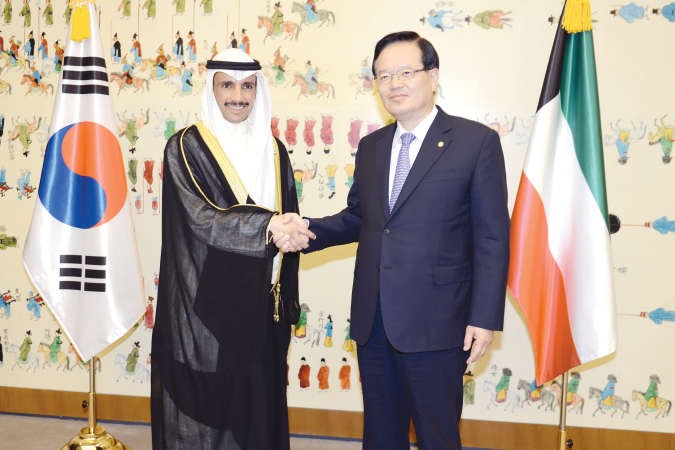 الرئيس مرزوق الغانم مع رئيس البرلمان الكوري الجنوبي جانغ اي اهيو
﻿