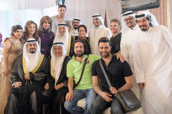 الفنانة حياة الفهد مع الكاتب فهد العليوة والمخرج منير الزعبي وفريق مسلسل حال مناير
الذي سيعرض في رمضان المقبل تصوير ابراهيم الحمدان