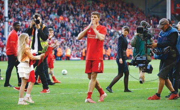 ستيفن جيرارد مودعا جمهور ليفربول	افب