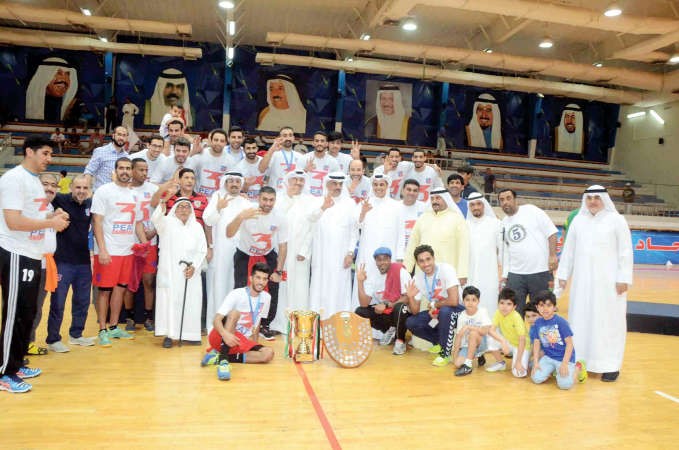 المرزوق وصالح والاداريون مع ابطال دوري اليد 	عادل اليعقوب﻿