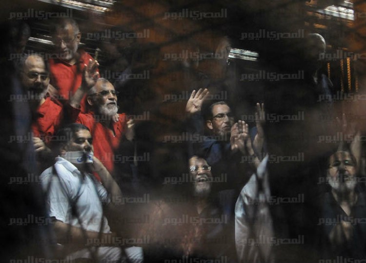 بالفيديو.. شاهد مكالمة "قناة الجزيرة" التي أحالت مرسي وجماعته للمفتي