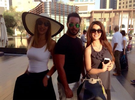 بالصور.. ديانا حداد تقضي يوماً عائلياً على الشاطئ مع شقيقها وزوجته