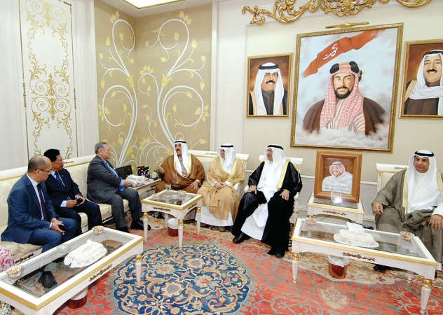 سمو الشيخ ناصر المحمد مستقبلا بهين ليم جوك سينج والوفد المرافق له 