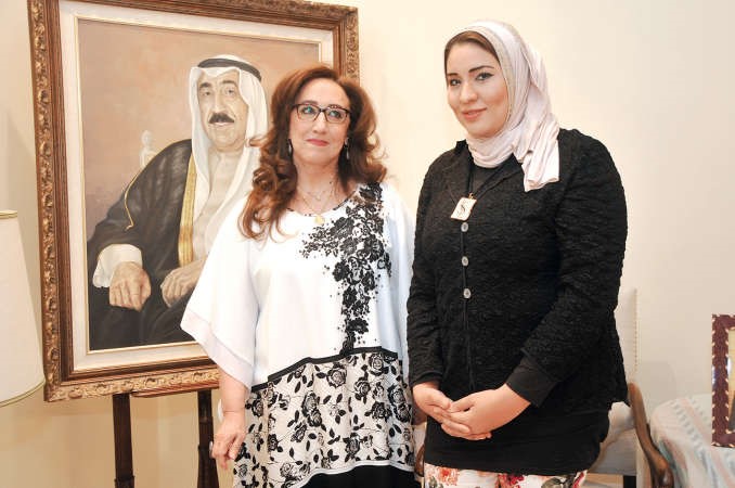 الشيخة بيبي اليوسف مع الزميلة الاء خليفةمحمد هاشم﻿