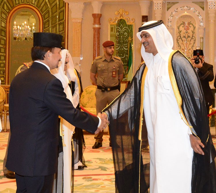  والسفير القطري حمد بن علي ال حنزاب