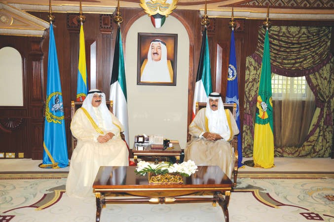 سمو ولي العهد الشيخ نواف الاحمد مستقبلا الشيخ سالم العبدالعزيز﻿