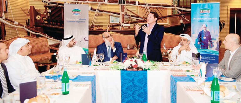 ستيفن شابيرو متحدثا خلال العشاء 