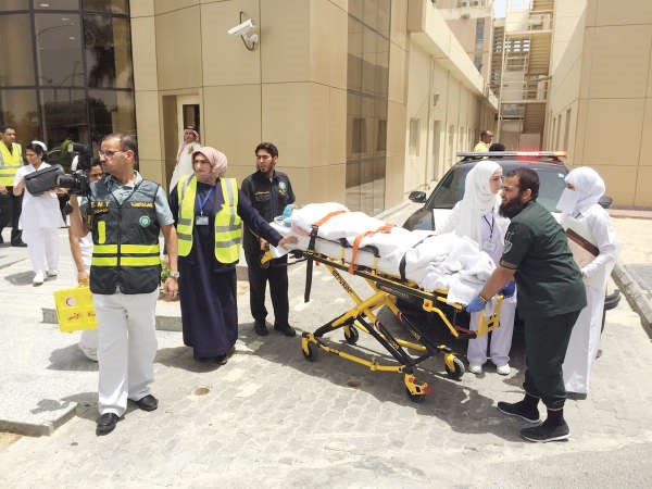 اسعاف احدى الحالات خلال الاخلاء الوهمي﻿